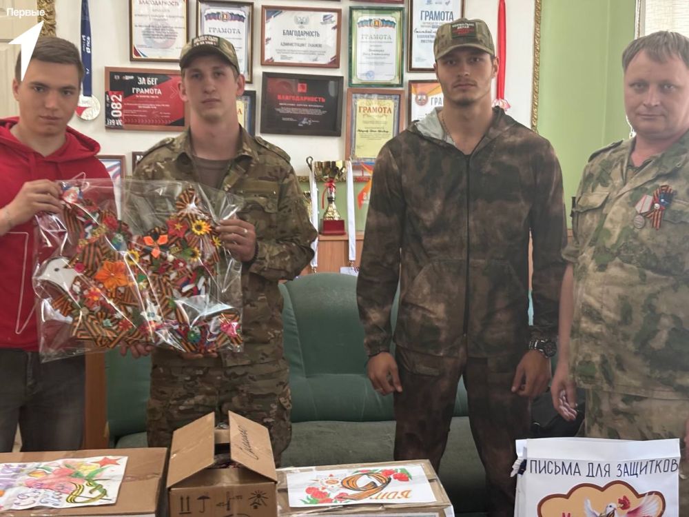 Поздравляем защитников с праздником Поздравляем защитников с праздником
