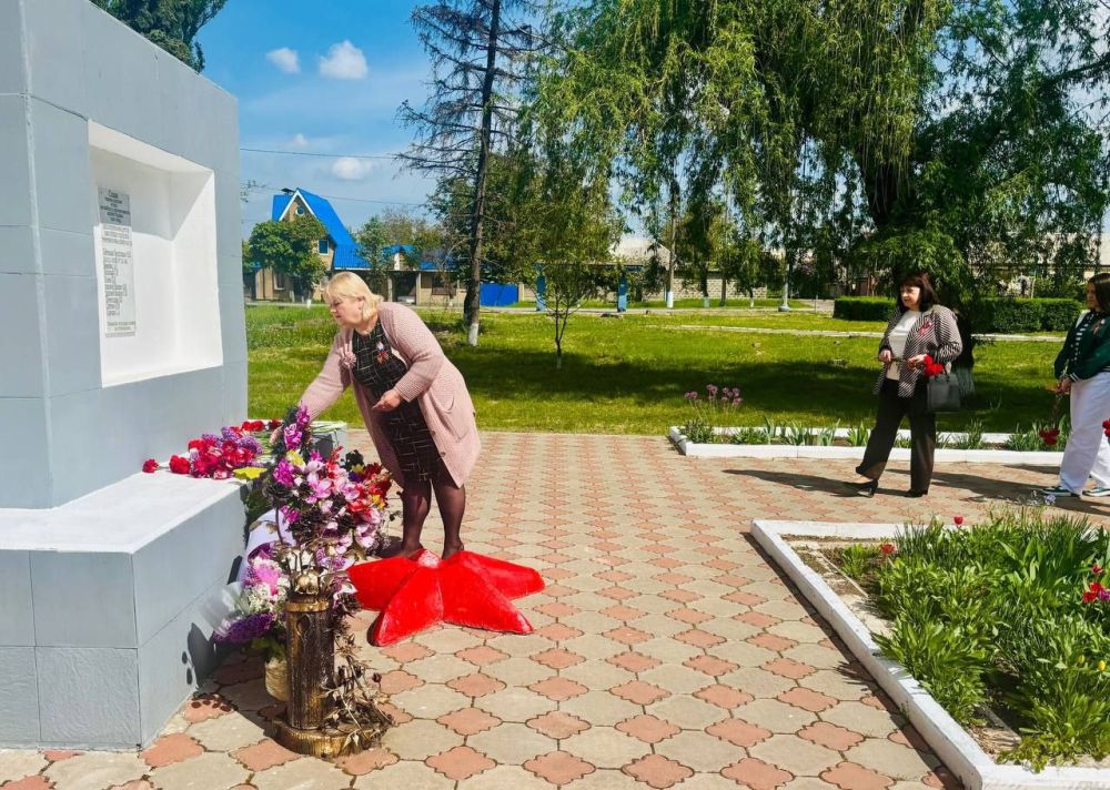 Игорь Мартынов: Возложение цветов в Углегорске Игорь Мартынов: Возложение цветов в Углегорске
