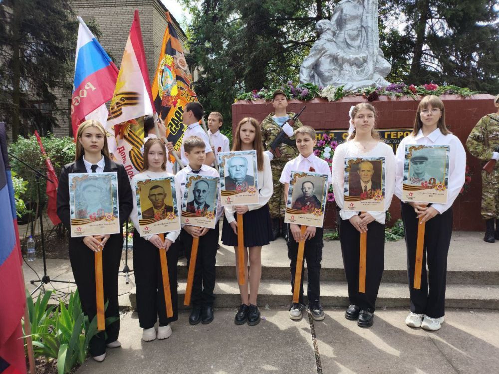 Наталья Великодная: Особое место в торжествах по случаю Дня Победы занимает акция, которая давно стала всенародно любимой и каждый год объединяет миллионы человек по всей стране и далеко за ее пределами - «Бессмертный полк» Наталья Великодная: Особое место в торжествах по случаю Дня Победы занимает акция, которая давно стала всенародно любимой и каждый год объединяет миллионы человек по всей стране и далеко за ее пределами - «Бессмертный полк»