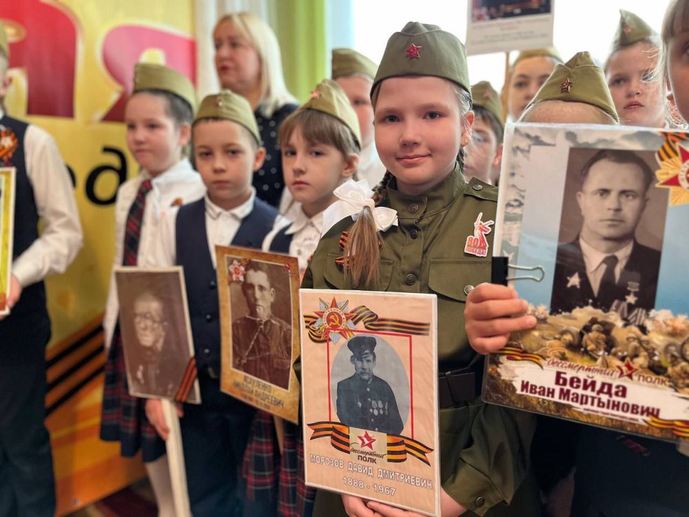 День Победы. Ежегодно 9 мая отмечается величайший праздник для нашей страны — День Победы советских войск в Великой Отечественной войне 1941–1945 годов День Победы. Ежегодно 9 мая отмечается величайший праздник для нашей страны — День Победы советских войск в Великой Отечественной войне 1941–1945 годов