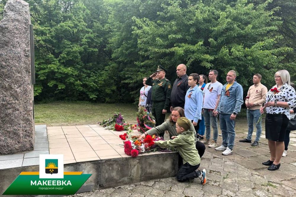 В Советском районе прошли трогательные церемонии возложения цветов к Дню Победы В Советском районе прошли трогательные церемонии возложения цветов к Дню Победы