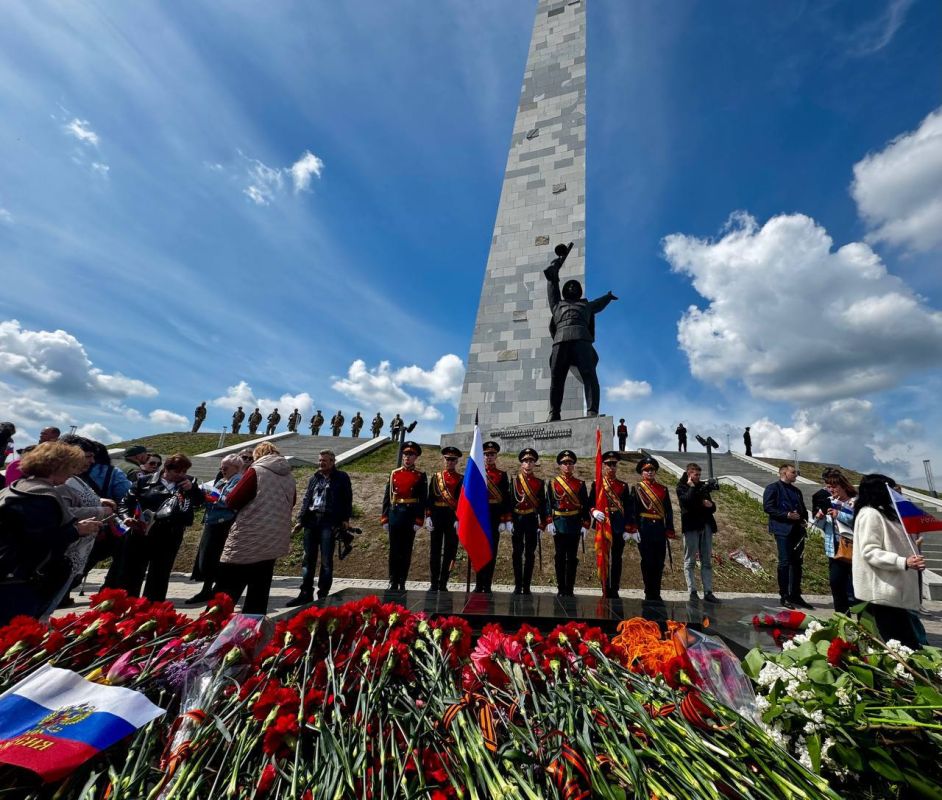 Александр Шатов: Делегация Шахтерского округа приняла участие в торжественном мероприятии на легендарной высоте Саур-Могила Александр Шатов: Делегация Шахтерского округа приняла участие в торжественном мероприятии на легендарной высоте Саур-Могила