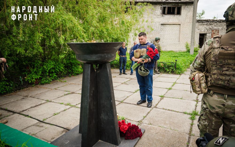 Сергей Самохин: Вечная слава героям, павшим в борьбе за свободу и независимость нашей страны Сергей Самохин: Вечная слава героям, павшим в борьбе за свободу и независимость нашей страны