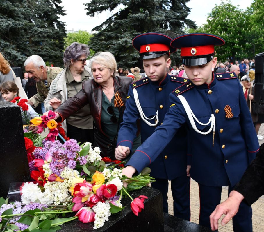 Сергей Желновач: Сегодня, в день 80-летия Великой Победы над фашизмом в городе Дебальцево прошла памятная церемония Сергей Желновач: Сегодня, в день 80-летия Великой Победы над фашизмом в городе Дебальцево прошла памятная церемония