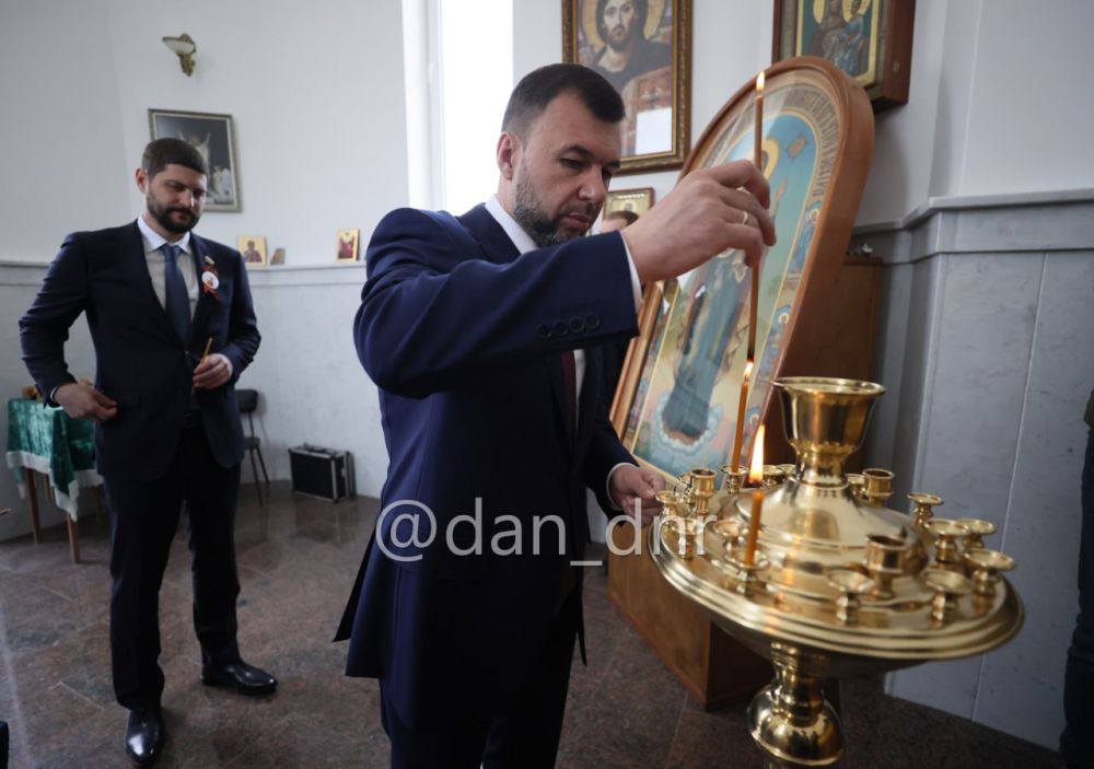 Самое большое в мире Знамя Победы развернули на высоте Саур-Могила Самое большое в мире Знамя Победы развернули на высоте Саур-Могила