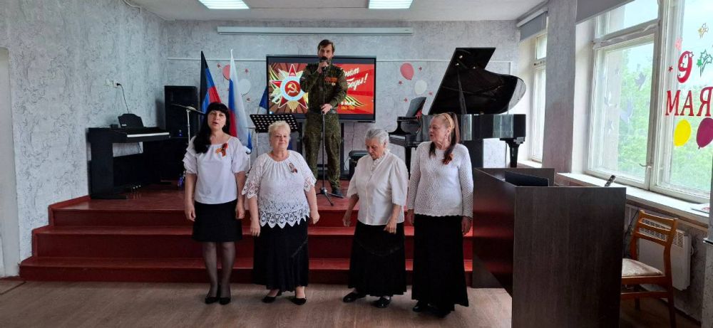 «ДЕНЬ ПОБЕДЫ». 9 мая по всей стране отмечается великий праздник – День Победы, память о котором бережно и трепетно передается из поколения в поколение «ДЕНЬ ПОБЕДЫ». 9 мая по всей стране отмечается великий праздник – День Победы, память о котором бережно и трепетно передается из поколения в поколение