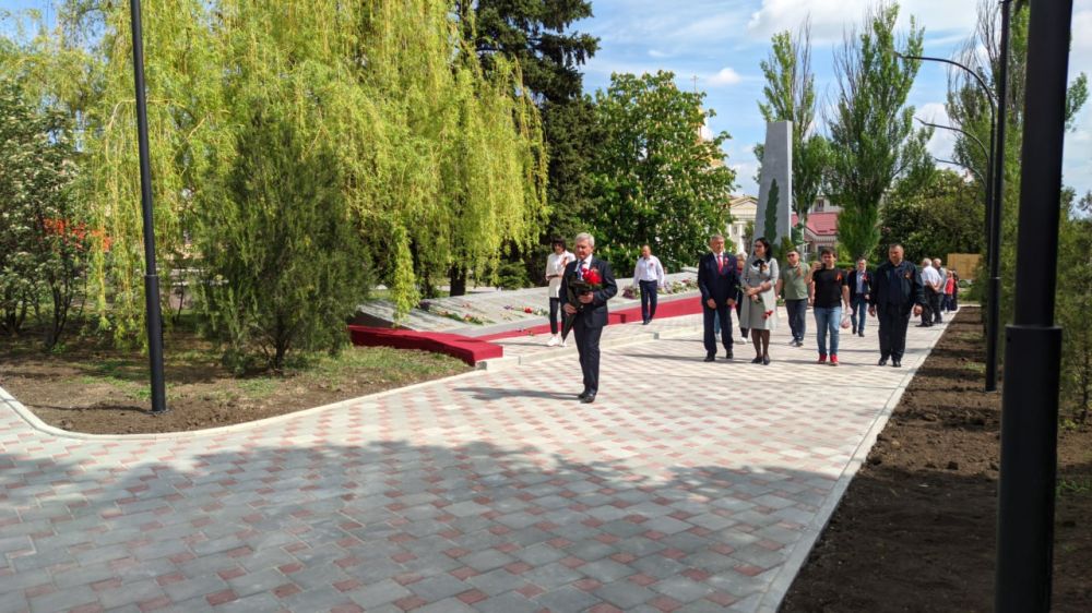 Николай Михайлов: Сегодня, в день Великой Победы, принял участие в торжественной церемонии возложения цветов к мемориалу павших воинов Николай Михайлов: Сегодня, в день Великой Победы, принял участие в торжественной церемонии возложения цветов к мемориалу павших воинов