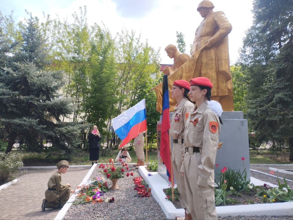 В Ждановке состоялся торжественный митинг, посвященный 80-летию со Дня Победы в Великой Отечественной войне В Ждановке состоялся торжественный митинг, посвященный 80-летию со Дня Победы в Великой Отечественной войне
