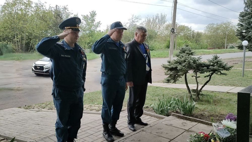 В Кировском внутригородском районе состоялось возложение цветов посвященное 80–летию Великой Победы В Кировском внутригородском районе состоялось возложение цветов посвященное 80–летию Великой Победы