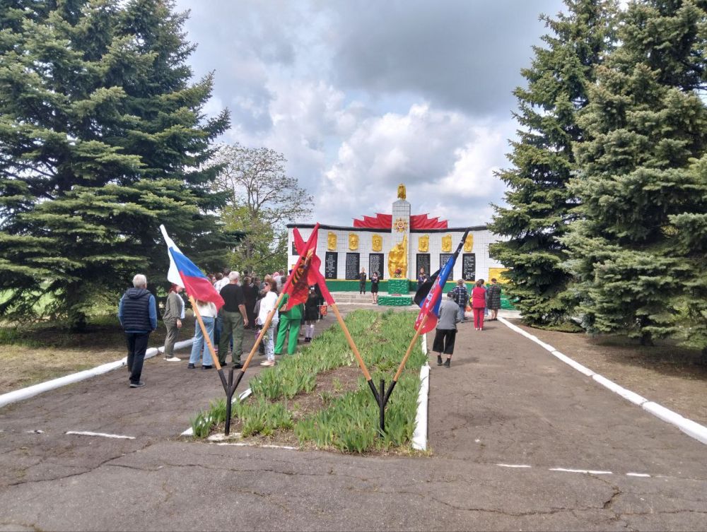 В рамках партийного проекта #80летиеПобеды в День Победы Красновская библиотека присоединилась к торжественному собранию, посвящённому памяти героев Великой Отечественной войны В рамках партийного проекта #80летиеПобеды в День Победы Красновская библиотека присоединилась к торжественному собранию, посвящённому памяти героев Великой Отечественной войны