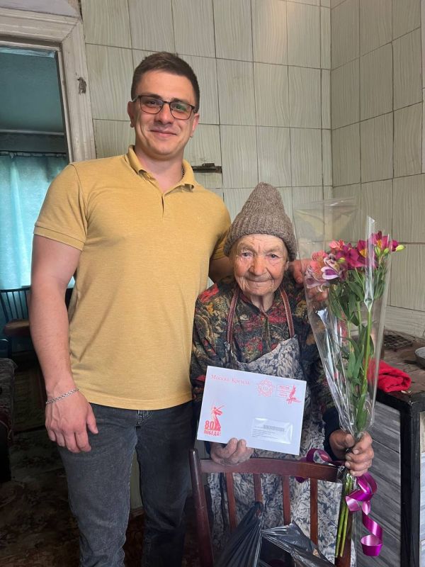 Сегодня продолжается трогательная акция по вручению поздравительных писем ветеранам Великой Отечественной войны от имени Президента Российской Федерации Путина В.В. Представители администрации Ясиноватского муниципального... Сегодня продолжается трогательная акция по вручению поздравительных писем ветеранам Великой Отечественной войны от имени Президента Российской Федерации Путина В.В. Представители администрации Ясиноватского муниципального...