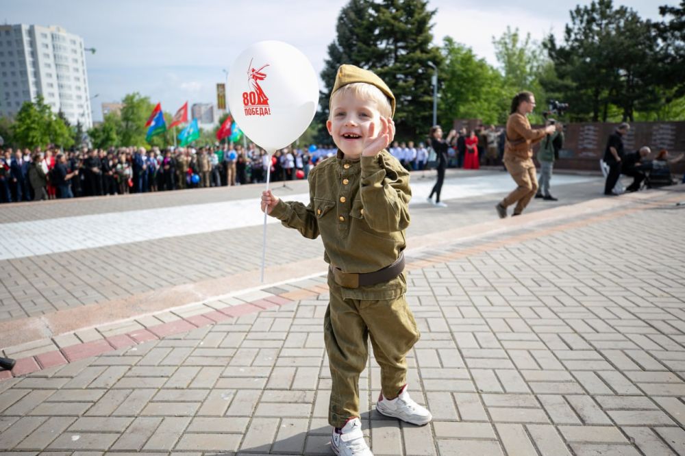 Олег Моргун: Возложением цветов к монументу Воину-освободителю на площади Ленинского Комсомола дали старт официальным торжествам по случаю 80-летия Победы Олег Моргун: Возложением цветов к монументу Воину-освободителю на площади Ленинского Комсомола дали старт официальным торжествам по случаю 80-летия Победы