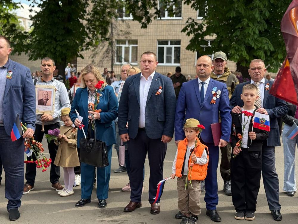 Денис Зубов: 80 лет Великой Победы. 9 мая в городском округе Иловайск состоялось памятное мероприятие, приуроченное к празднованию 80- летия Великой Победы – торжественный митинг и возложение цветов Денис Зубов: 80 лет Великой Победы. 9 мая в городском округе Иловайск состоялось памятное мероприятие, приуроченное к празднованию 80- летия Великой Победы – торжественный митинг и возложение цветов