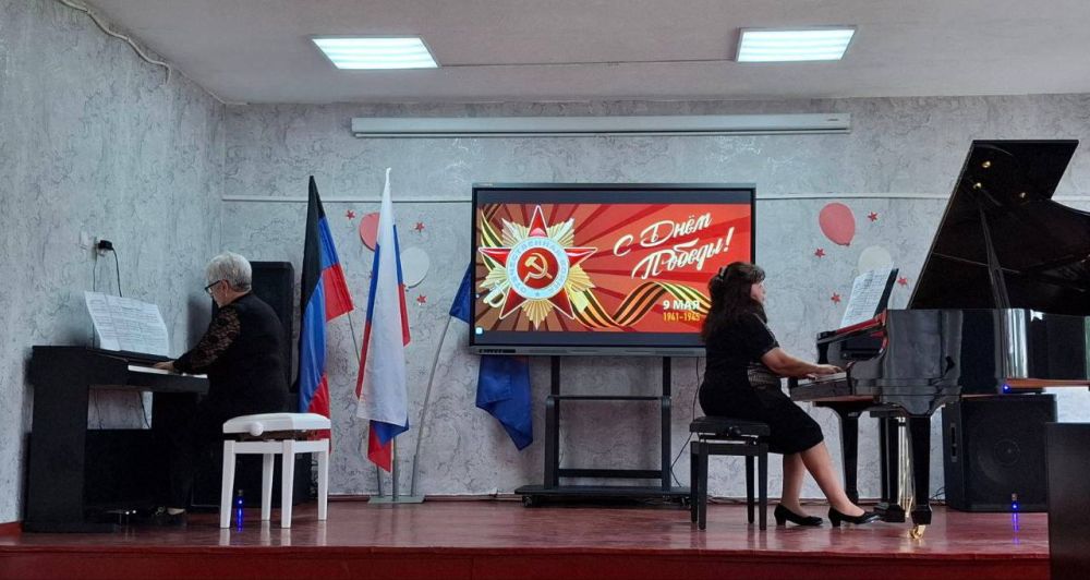 «ДЕНЬ ПОБЕДЫ». 9 мая по всей стране отмечается великий праздник – День Победы, память о котором бережно и трепетно передается из поколения в поколение «ДЕНЬ ПОБЕДЫ». 9 мая по всей стране отмечается великий праздник – День Победы, память о котором бережно и трепетно передается из поколения в поколение