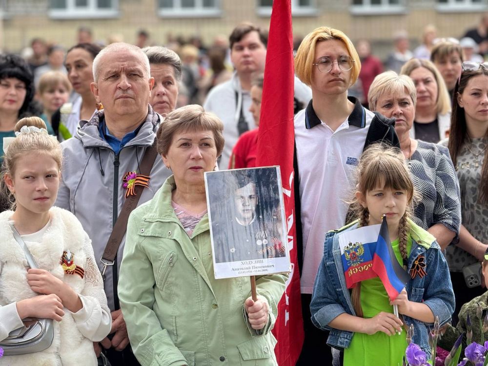 Денис Зубов: 80 лет Великой Победы. 9 мая в городском округе Иловайск состоялось памятное мероприятие, приуроченное к празднованию 80- летия Великой Победы – торжественный митинг и возложение цветов Денис Зубов: 80 лет Великой Победы. 9 мая в городском округе Иловайск состоялось памятное мероприятие, приуроченное к празднованию 80- летия Великой Победы – торжественный митинг и возложение цветов