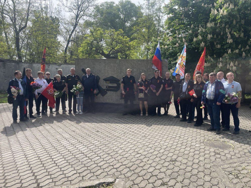 В день Победы сотрудники Мариупольского морского порта почтили память героев Великой Отечественной войны В день Победы сотрудники Мариупольского морского порта почтили память героев Великой Отечественной войны