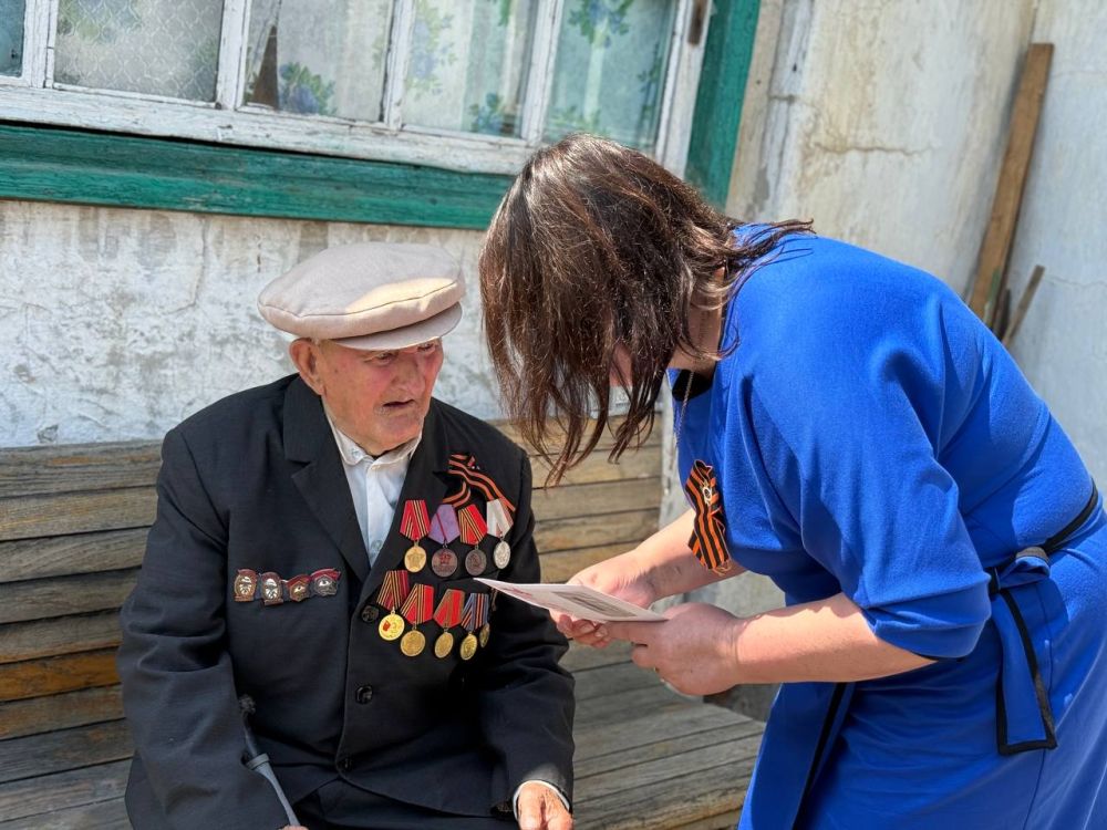 К 80-й годовщины Победы в Великой Отечественной войне ветеранам Иловайска передали письма из Кремля К 80-й годовщины Победы в Великой Отечественной войне ветеранам Иловайска передали письма из Кремля