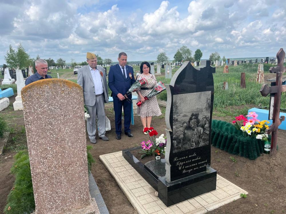 Константин Зинченко: Совместно с председателем Волновахского муниципального совета, депутатом от фракции «Единая Россия» Таймуразом Арсоевым, заместителем главы администрации Волновахского муниципального округа... Константин Зинченко: Совместно с председателем Волновахского муниципального совета, депутатом от фракции «Единая Россия» Таймуразом Арсоевым, заместителем главы администрации Волновахского муниципального округа...
