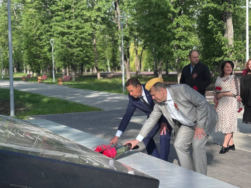 Константин Зинченко: Совместно с председателем Волновахского муниципального совета, депутатом от фракции «Единая Россия» Таймуразом Арсоевым, заместителем главы администрации Волновахского муниципального округа... Константин Зинченко: Совместно с председателем Волновахского муниципального совета, депутатом от фракции «Единая Россия» Таймуразом Арсоевым, заместителем главы администрации Волновахского муниципального округа...