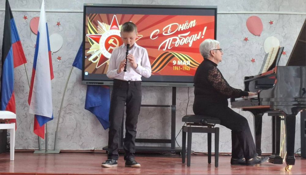«ДЕНЬ ПОБЕДЫ». 9 мая по всей стране отмечается великий праздник – День Победы, память о котором бережно и трепетно передается из поколения в поколение «ДЕНЬ ПОБЕДЫ». 9 мая по всей стране отмечается великий праздник – День Победы, память о котором бережно и трепетно передается из поколения в поколение