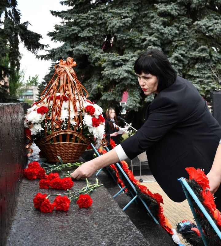 День Победы — это не просто дата в календаре, это символ мужества, стойкости и единства народа, который прошел через ужасы войны и вышел победителем День Победы — это не просто дата в календаре, это символ мужества, стойкости и единства народа, который прошел через ужасы войны и вышел победителем