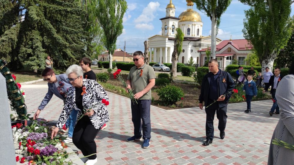 Николай Михайлов: Сегодня, в день Великой Победы, принял участие в торжественной церемонии возложения цветов к мемориалу павших воинов Николай Михайлов: Сегодня, в день Великой Победы, принял участие в торжественной церемонии возложения цветов к мемориалу павших воинов