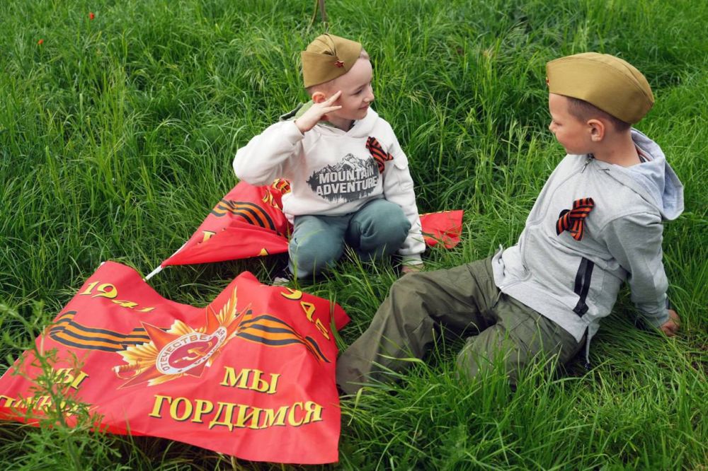 День Победы в Мариуполе в объективе корреспондента «Комсомолки» День Победы в Мариуполе в объективе корреспондента «Комсомолки»