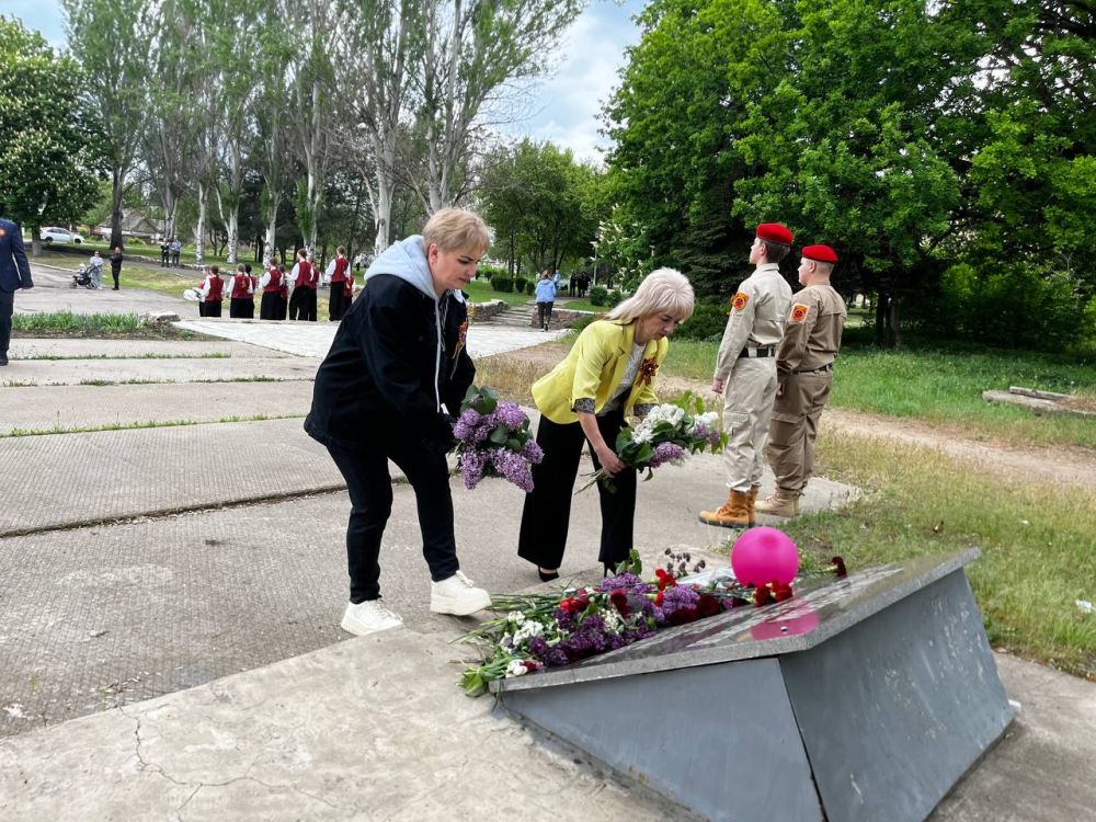 Виктория Жукова: Сегодня, 9 мая, прошло возложение цветов к памятнику «Летчикам землякам» Виктория Жукова: Сегодня, 9 мая, прошло возложение цветов к памятнику «Летчикам землякам»