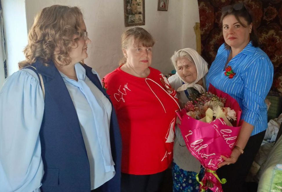 С днём Великой Победы поздравили долгожительницу, участницу Великой Отечественной войны, Давыденко Раису Михайловну! С днём Великой Победы поздравили долгожительницу, участницу Великой Отечественной войны, Давыденко Раису Михайловну!