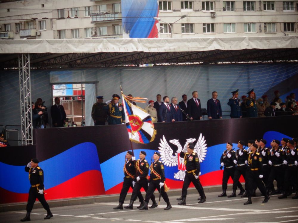 А вот так праздновали День Победы в Донецке накануне СВО - в 2021 году А вот так праздновали День Победы в Донецке накануне СВО - в 2021 году