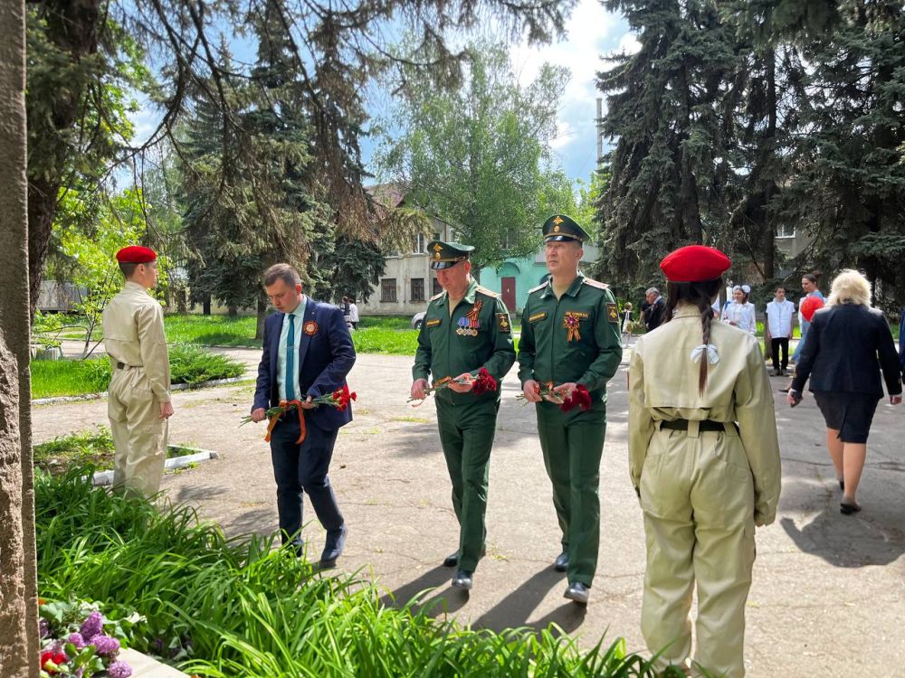 Виктория Жукова: К памятнику Героя Советского Союза Николенко Степана прошло возложение цветов Виктория Жукова: К памятнику Героя Советского Союза Николенко Степана прошло возложение цветов