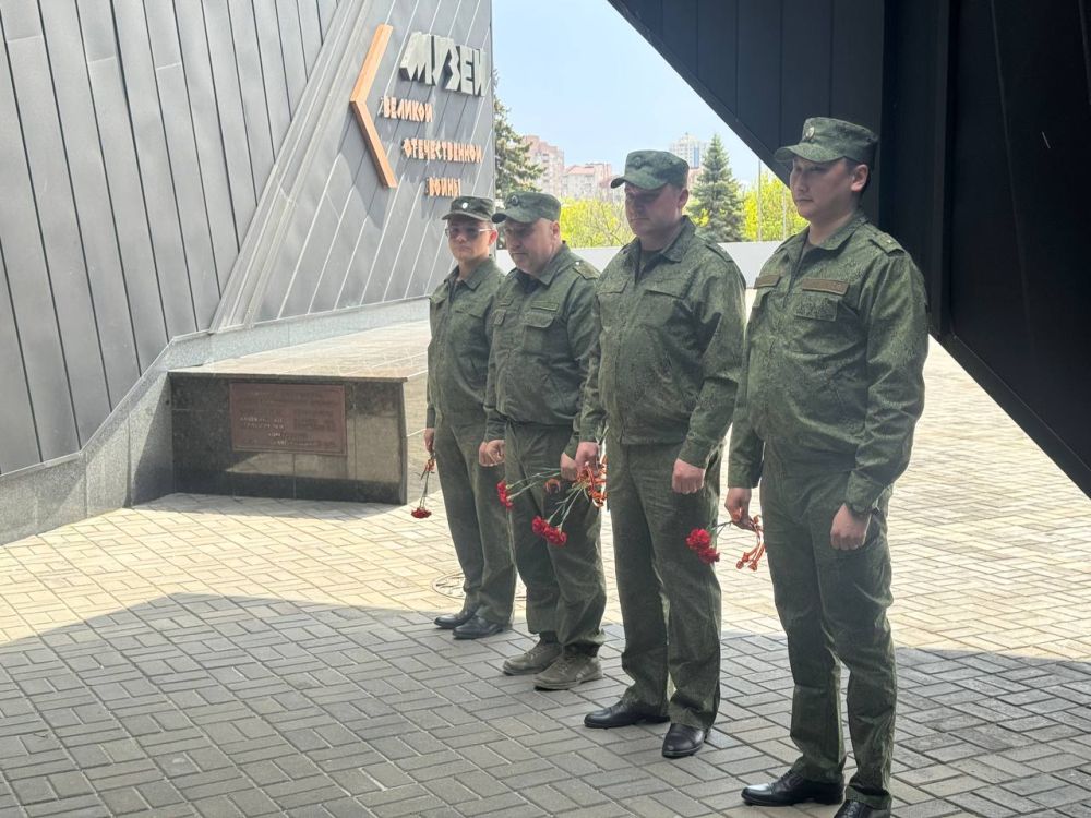 В День Победы сотрудники следственного управления СК России по Донецкой Народной Республике почтили память Героев Великой Отечественной войны В День Победы сотрудники следственного управления СК России по Донецкой Народной Республике почтили память Героев Великой Отечественной войны