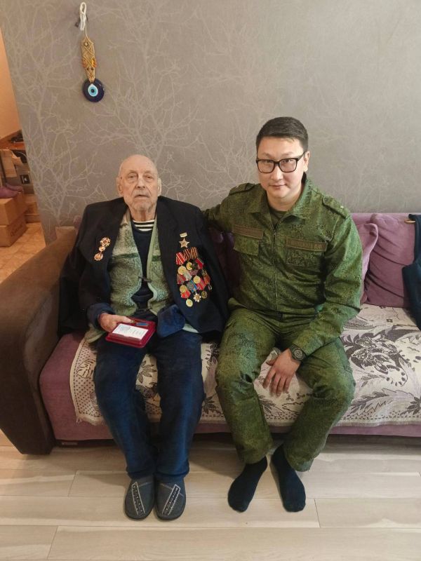 Сотрудники следственного управления СК России по Донецкой Народной Республике поздравили 35 ветеранов Великой Отечественной войны и тружеников тыла с Днем победы Сотрудники следственного управления СК России по Донецкой Народной Республике поздравили 35 ветеранов Великой Отечественной войны и тружеников тыла с Днем победы