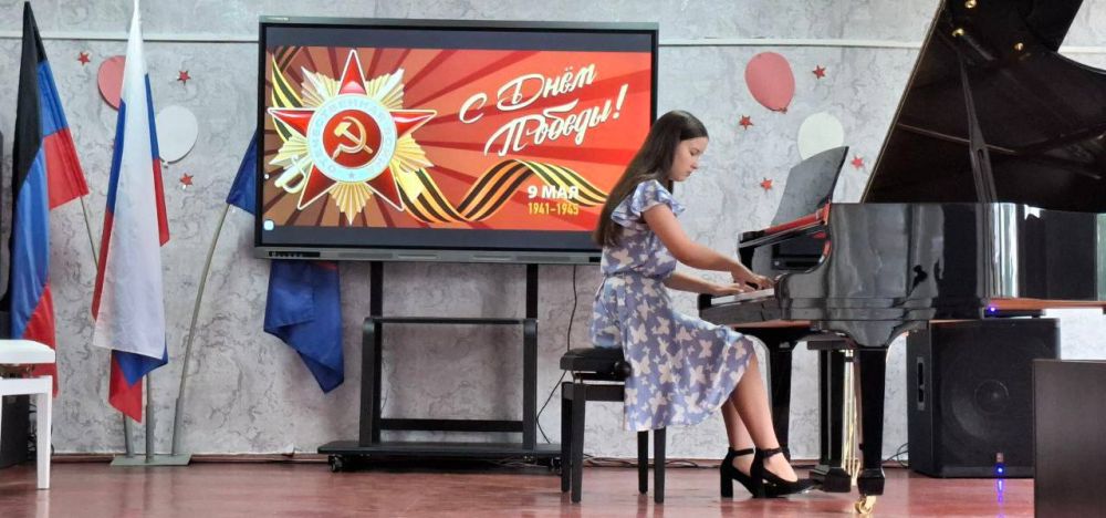 «ДЕНЬ ПОБЕДЫ». 9 мая по всей стране отмечается великий праздник – День Победы, память о котором бережно и трепетно передается из поколения в поколение «ДЕНЬ ПОБЕДЫ». 9 мая по всей стране отмечается великий праздник – День Победы, память о котором бережно и трепетно передается из поколения в поколение