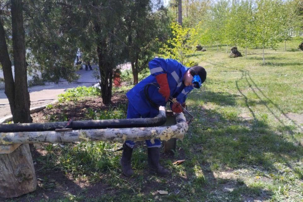 Бригада владимирских рабочих ремонтирует сеть водопровода в Кировском Бригада владимирских рабочих ремонтирует сеть водопровода в Кировском