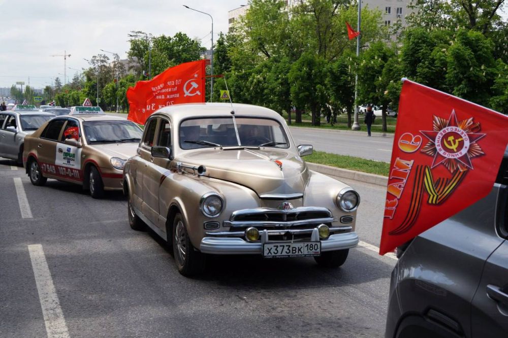 День Победы в Мариуполе в объективе корреспондента «Комсомолки» День Победы в Мариуполе в объективе корреспондента «Комсомолки»