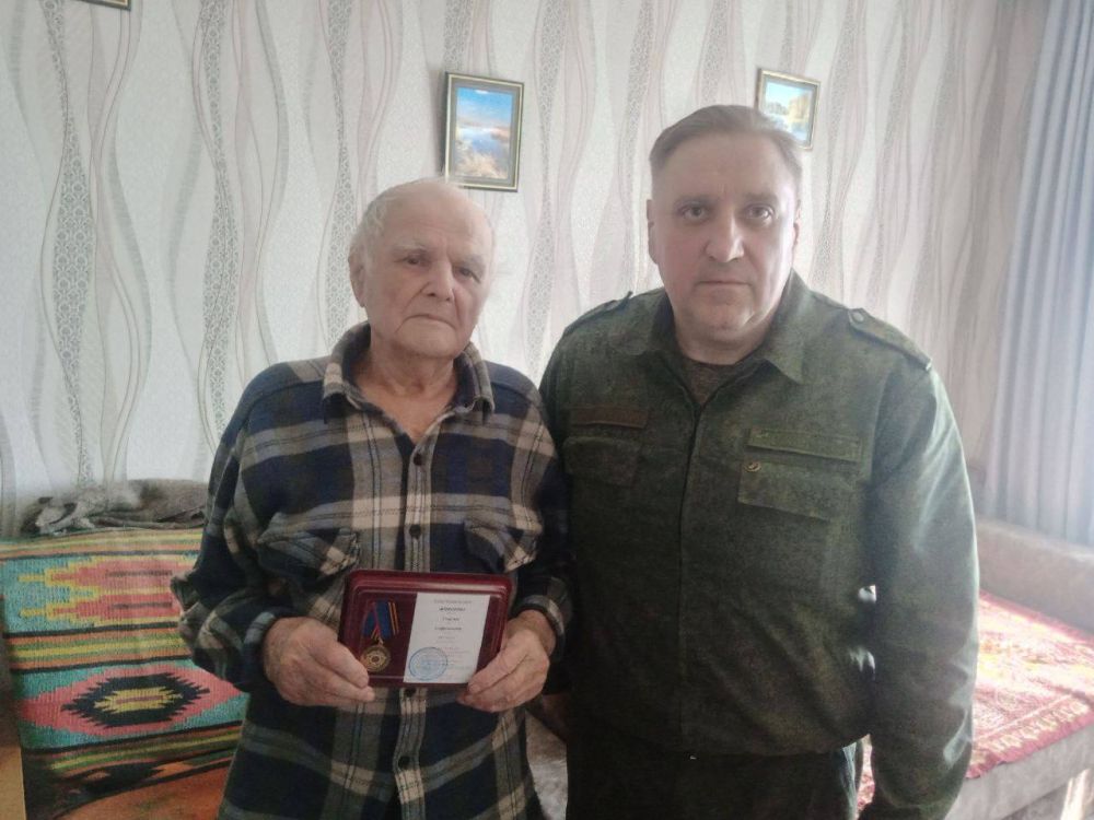 Сотрудники следственного управления СК России по Донецкой Народной Республике поздравили 35 ветеранов Великой Отечественной войны и тружеников тыла с Днем победы Сотрудники следственного управления СК России по Донецкой Народной Республике поздравили 35 ветеранов Великой Отечественной войны и тружеников тыла с Днем победы