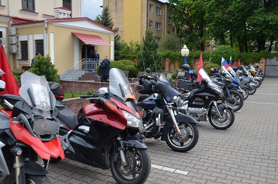 9 мая в Бресте побывали участники мотомарша «Дороги Победы – Пламя памяти 2025», организованного Всероссийским мотоклубом «Ночные волки» 9 мая в Бресте побывали участники мотомарша «Дороги Победы – Пламя памяти 2025», организованного Всероссийским мотоклубом «Ночные волки»