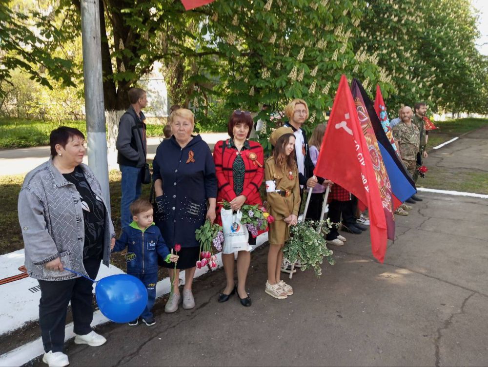 9 мая состоялся митинг Памяти и возложение цветов у стелы Памяти на аллеи ветеранов 96-й гвардейской Иловайской орденов Ленина, Красного знамени, Суворова 2 степени стрелковой дивизии 9 мая состоялся митинг Памяти и возложение цветов у стелы Памяти на аллеи ветеранов 96-й гвардейской Иловайской орденов Ленина, Красного знамени, Суворова 2 степени стрелковой дивизии