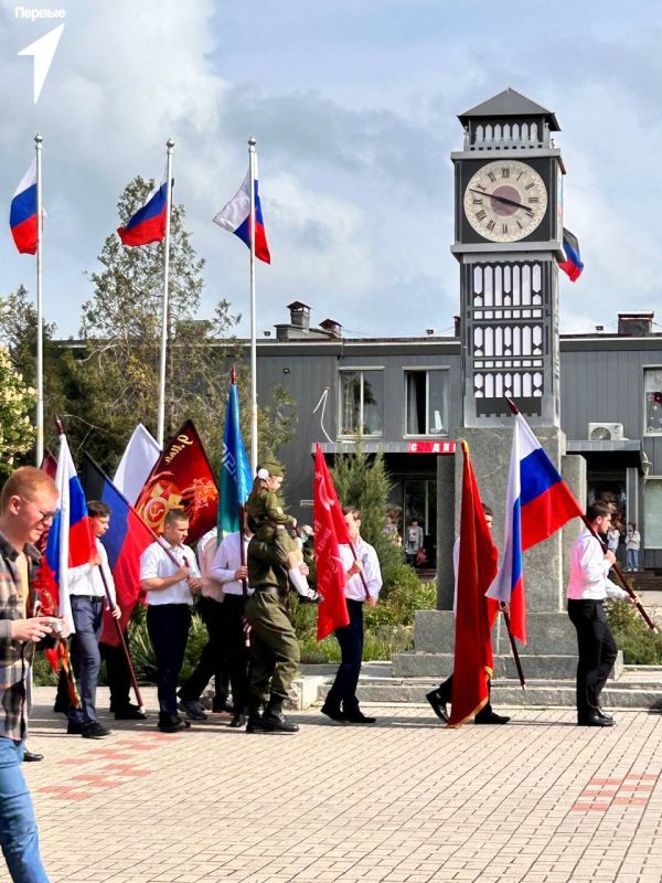 Навсегда в наших сердцах!. Активисты Мангушского штаба Движения Первых стали частью торжественных митингов и возложений, посвящённых 80-летию Великой Победы Это не просто праздник — это дань уважения и памяти тем, кто... Навсегда в наших сердцах!. Активисты Мангушского штаба Движения Первых стали частью торжественных митингов и возложений, посвящённых 80-летию Великой Победы Это не просто праздник — это дань уважения и памяти тем, кто...