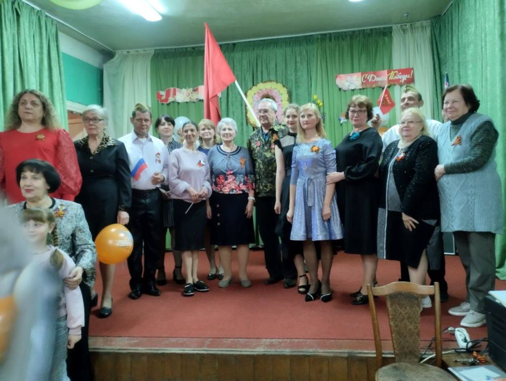 Отдавая долг памяти всем, кто принимал участие в Великой Отечественной войне, трудился в тылу, погибшим и ныне живущим, детям войны, родственникам, не дождавшимся своих близких с военного лихолетья, сегодня в Доме культуры... Отдавая долг памяти всем, кто принимал участие в Великой Отечественной войне, трудился в тылу, погибшим и ныне живущим, детям войны, родственникам, не дождавшимся своих близких с военного лихолетья, сегодня в Доме культуры...