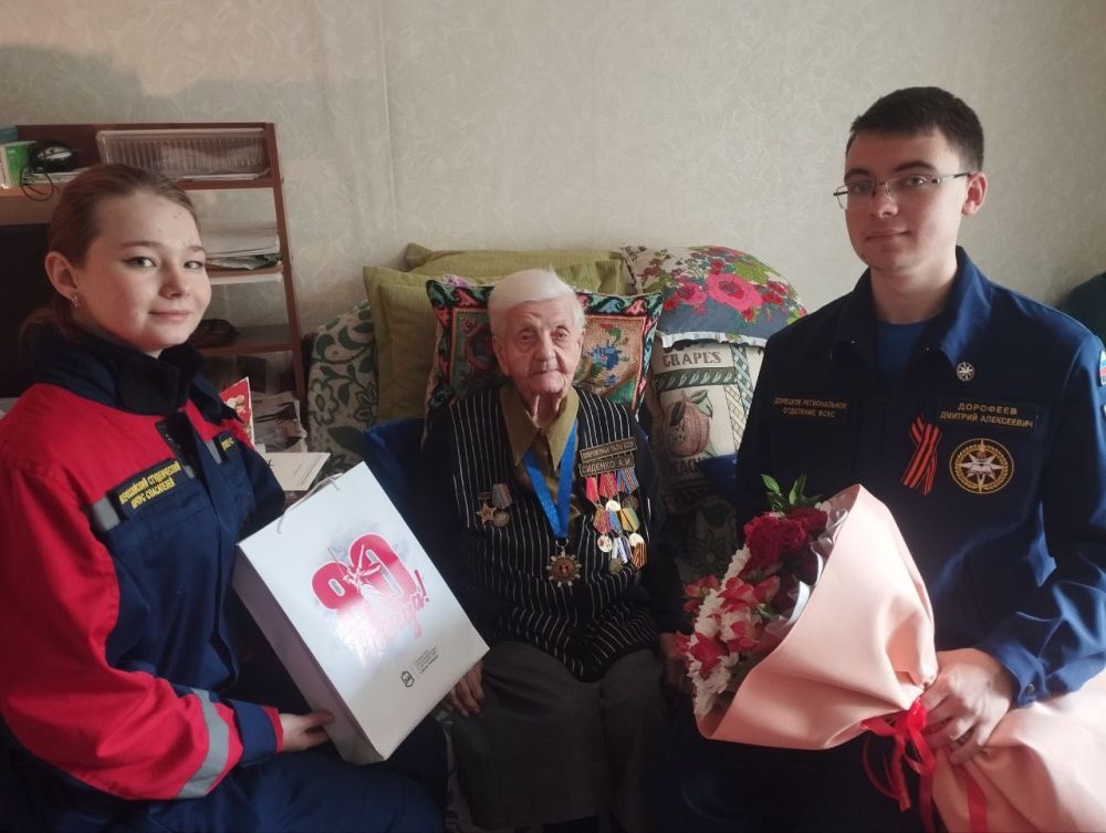 Добровольцы Донецкого РО ВСКС из Донецка, Макеевки и Мариуполя поздравили ветеранов Великой Отечественной войны с праздником Великой Победы Добровольцы Донецкого РО ВСКС из Донецка, Макеевки и Мариуполя поздравили ветеранов Великой Отечественной войны с праздником Великой Победы