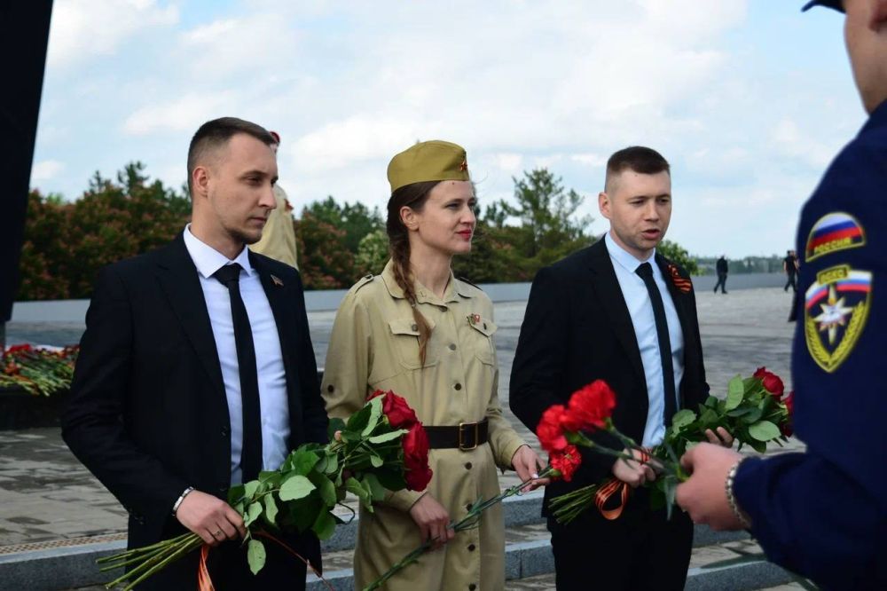 Владислав Подкова: Присоединился к церемонии возложения цветов к памятнику в честь Победы в Великой Отечественной войне Владислав Подкова: Присоединился к церемонии возложения цветов к памятнику в честь Победы в Великой Отечественной войне