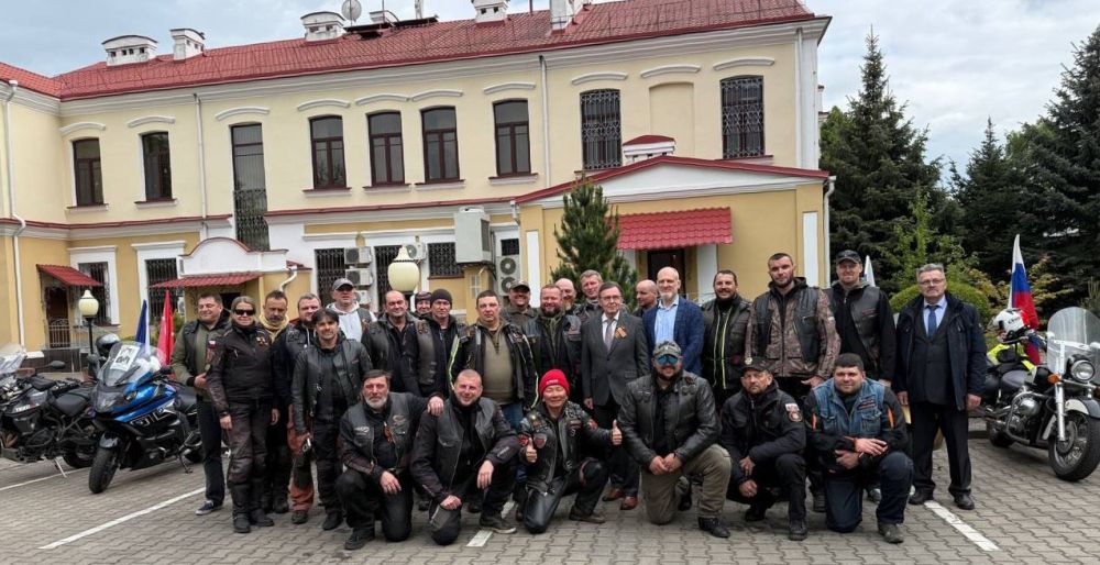 9 мая в Бресте побывали участники мотомарша «Дороги Победы – Пламя памяти 2025», организованного Всероссийским мотоклубом «Ночные волки» 9 мая в Бресте побывали участники мотомарша «Дороги Победы – Пламя памяти 2025», организованного Всероссийским мотоклубом «Ночные волки»