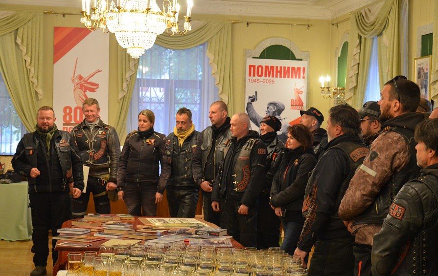 9 мая в Бресте побывали участники мотомарша «Дороги Победы – Пламя памяти 2025», организованного Всероссийским мотоклубом «Ночные волки» 9 мая в Бресте побывали участники мотомарша «Дороги Победы – Пламя памяти 2025», организованного Всероссийским мотоклубом «Ночные волки»