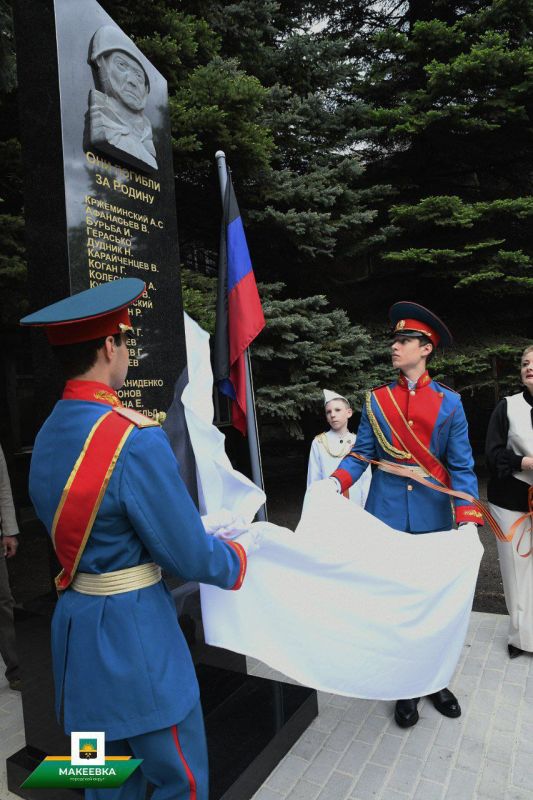 Валентина Харлашка: В макеевской школе №5 открыли отреставрированный Обелиск Славы Валентина Харлашка: В макеевской школе №5 открыли отреставрированный Обелиск Славы