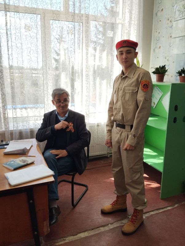 В преддверии Дня Победы в ГБОУ "Валерьяновская школа Волновахского м. о." прошла акция "Георгиевская ленточка" В преддверии Дня Победы в ГБОУ "Валерьяновская школа Волновахского м. о." прошла акция "Георгиевская ленточка"