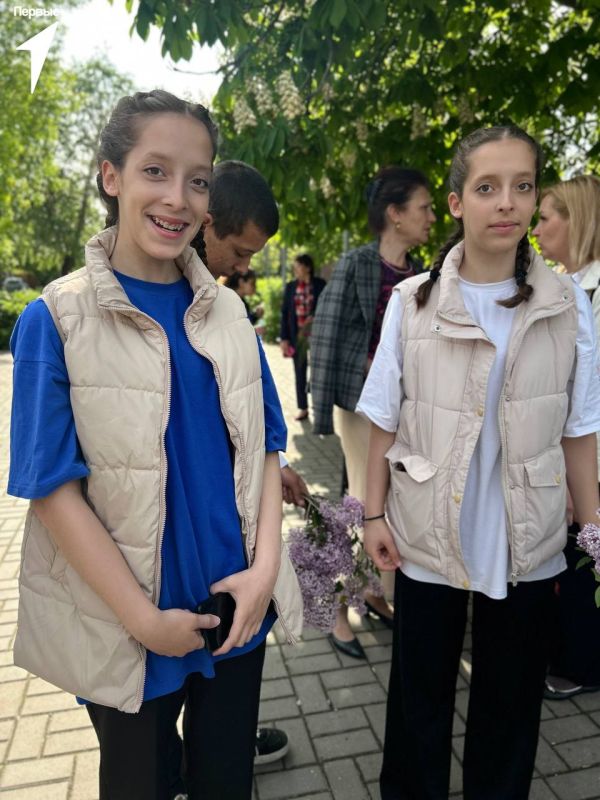 Навсегда в наших сердцах!. Активисты Мангушского штаба Движения Первых стали частью торжественных митингов и возложений, посвящённых 80-летию Великой Победы Это не просто праздник — это дань уважения и памяти тем, кто... Навсегда в наших сердцах!. Активисты Мангушского штаба Движения Первых стали частью торжественных митингов и возложений, посвящённых 80-летию Великой Победы Это не просто праздник — это дань уважения и памяти тем, кто...