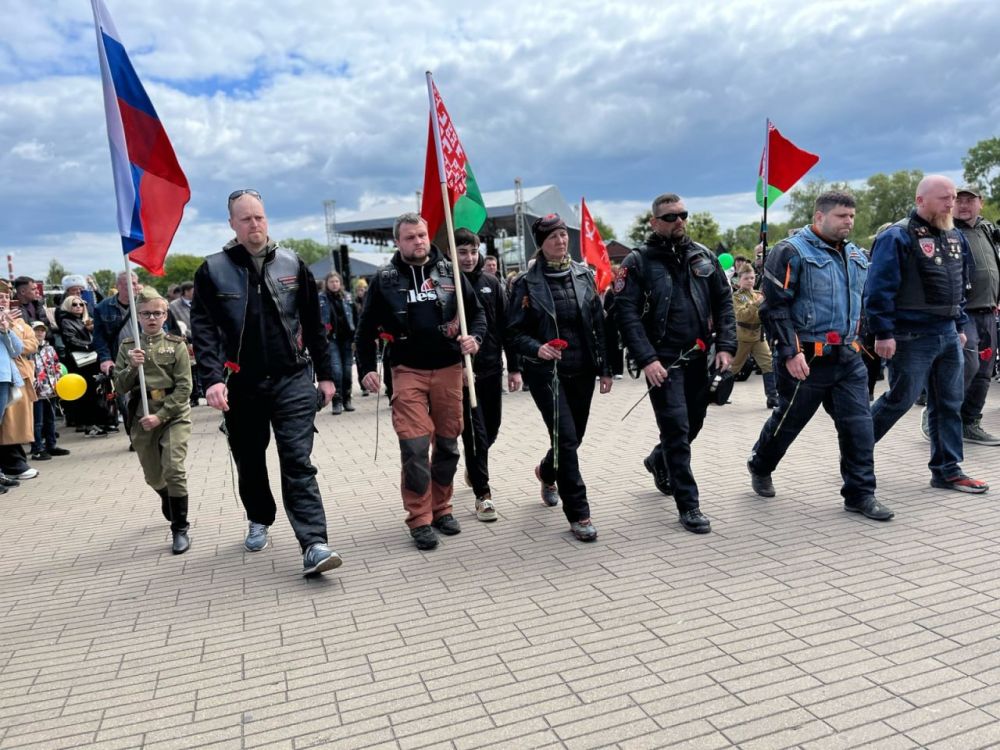 9 мая в Бресте побывали участники мотомарша «Дороги Победы – Пламя памяти 2025», организованного Всероссийским мотоклубом «Ночные волки» 9 мая в Бресте побывали участники мотомарша «Дороги Победы – Пламя памяти 2025», организованного Всероссийским мотоклубом «Ночные волки»