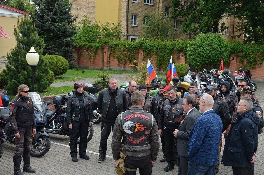 9 мая в Бресте побывали участники мотомарша «Дороги Победы – Пламя памяти 2025», организованного Всероссийским мотоклубом «Ночные волки» 9 мая в Бресте побывали участники мотомарша «Дороги Победы – Пламя памяти 2025», организованного Всероссийским мотоклубом «Ночные волки»